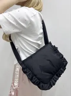 WC フリルパテッドショルダーバッグ