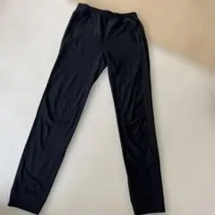 Under Armour 黒スリムフィットパンツ