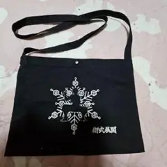 黒いキャンバスサコッシュ 雪の結晶デザイン