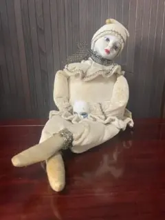 アンティークなピエロスタイルの人形