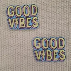 刺繡ワッペン　ロゴ　GOOD　VIBES　２枚セット