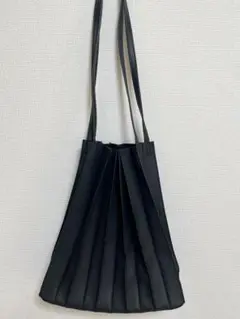 ブラック プリーツトートバッグ