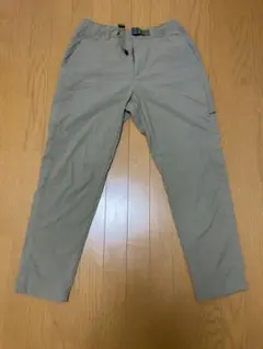 ユニクロ　ナイロンギアパンツ　カーキ　Mサイズ