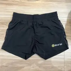 SKINS ブラック ランニングショートパンツ　Lサイズ