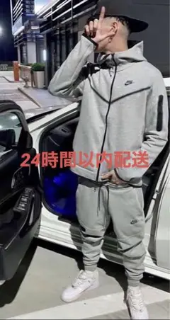 NIKEテックフリースグレー