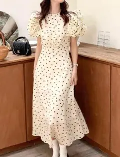 水玉模様のロングワンピース