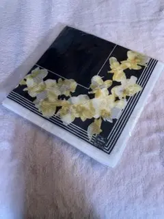 花柄ハンカチ 黒地 黄色