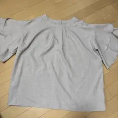 ベージュ　フレアスリーブ シャツ LLサイズ
