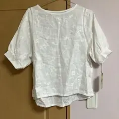 未使用タグ付き　トリプルアローズ　刺繍入りトップス