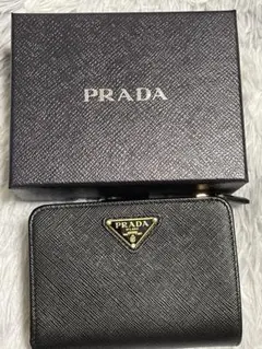 【PRADA】二つ折り財布ギャランティーカード付き