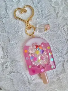 レジン　アイスのシャカシャカシェイカー　キーホルダー　ピンク