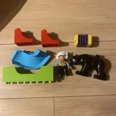 カラフルなブロックとフィギュアセット　7個