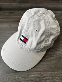 M197 トミーヒルフィガーTommy Hilfiger キャップアイボリー