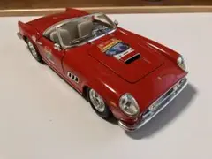 フェラーリ　カリフォルニア　スパイダー　1/18スケール　モデルカー　ギミック付
