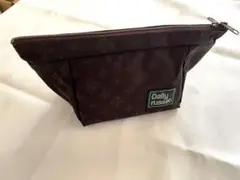 Daily russet ダークブラウン ポーチ