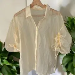 LAKOLE シアー素材クリーム色ボタンシャツ