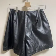 GRL ブラックレザー風ショートパンツ