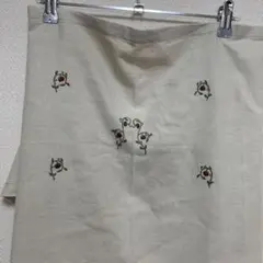 Chi Vang 刺繍入りリトアニアリネン　エプロン