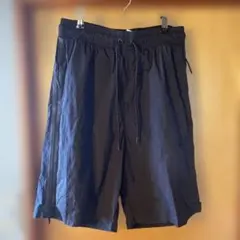 NIKE ナイキ黒のショートパンツ、ジッパーポケット付き