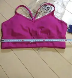 リーボック　スポーツブラ　ピンク