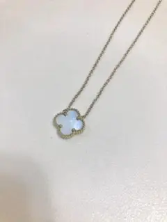 クローバー型 ネックレス　白