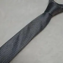 ■COMME des GARCONS HOMME　ネクタイ　ブラック×シルバー