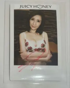JULIA ジューシーハニー PLUS #23 直筆サイン入りチェキ① Amazon.co.jp: 美谷朱音 ジューシーハニー plus #23 直筆サイン