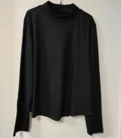 ロンT　トップス　シンプルなブラック　肌触り抜群