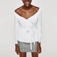 【ZARA(ザラ)/TRF(ティーアールエフ)】オフショルダー長袖シャツ
