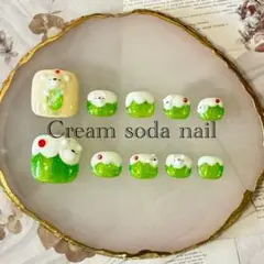 フットネイルチップクリームソーダ