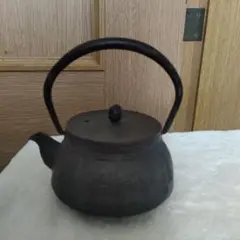 龍文堂造　上田照房　蟹彫丸形鉄瓶　煎茶道具 龍文堂造 上田照房 蟹彫丸形鉄瓶 煎茶道具 工芸品