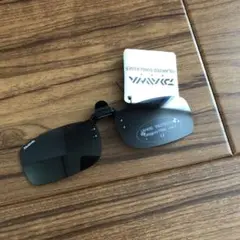 匿名配送 新品 ダイワ ロゴ入り UVカット クリップ式 偏光 ブラック