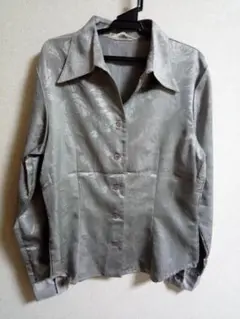 シルバー　シャツ