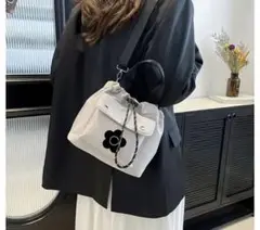 MARY QUANT ミニショルダーバッグ ポシェット ポーチ 巾着型 グレー