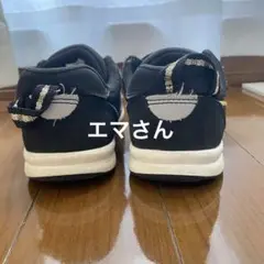 スニーカー