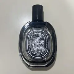 diptyque Fleur de Peau 香水ボトル
