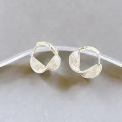 J88* メッシュ フープピアス　マットシルバー