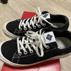 Columbia 防水ブラックスニーカー