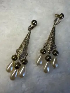ヴィンテージアクセサリー　イヤリング　ゴールドトーン ブロンズ　ロングドロップ