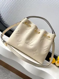 Louis Vuitton クリーム色ショルダーバッグ