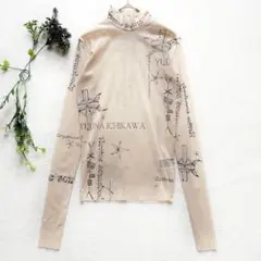 【美品】ユウナイチカワ　タトゥープリントハイネックトップス　シアー