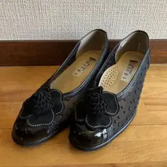 CHACHA SPORTSCLUB 花モチーフ付き　黒パンプス