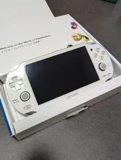 【極美品】 PS VITA PCH-1100 クリスタル・ホワイト 本体＋ソフト