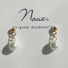 コットンパールの揺れる小さなピアス