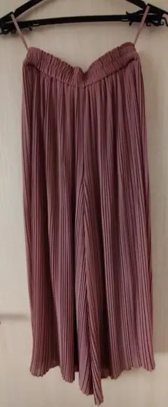 美品[UNIQLO]ピンクベージュ プリーツスカーチョ