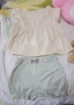 【新品未使用】花柄クリーム色トップスと薄緑色のかぼちゃパンツ セット