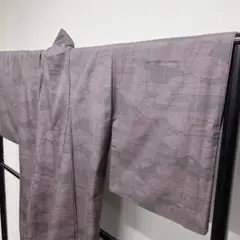 グレー地に雲が織られた紬の小紋 着物