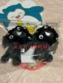 【座り・立ち】新品 大阪万博 ミャクミャク 黒　カラビナ付きマスコット　ブラック