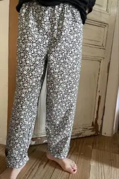 新品未使用　リバティ　フロリエット　Daily straight pants