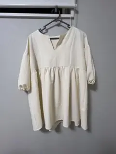 アイボリー Vネック バルーンスリーブ トップス